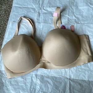 Cacique lightly lined multi/way strapless,size 42DDD, New with tags.
